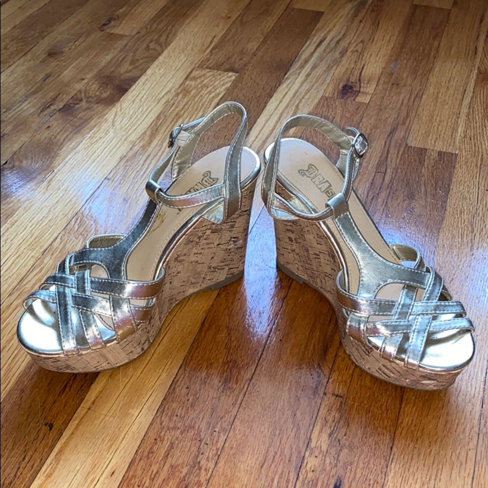 Metallic Gold Wedges - Picture 2 of 3